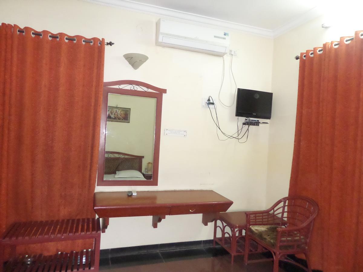 Hotel Ambessador Executive Solapur Exterior photo