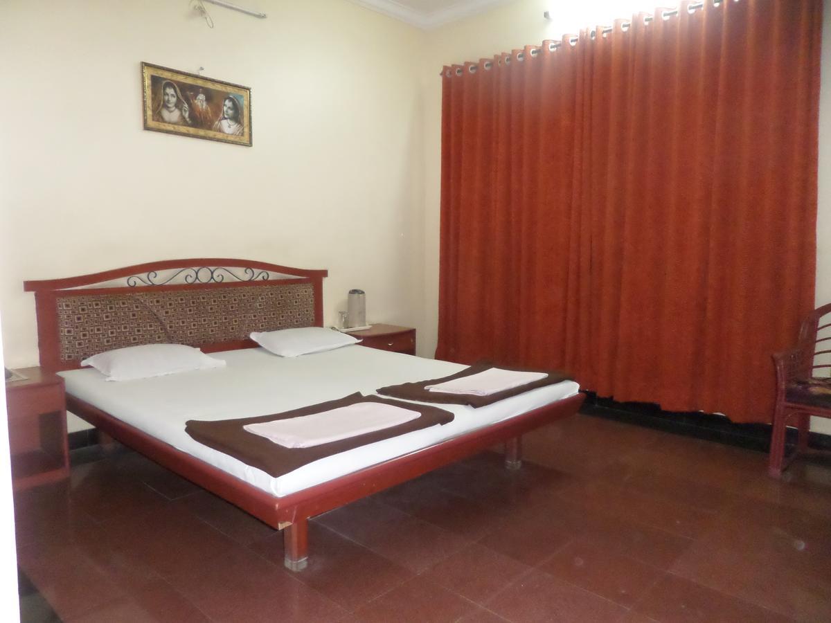 Hotel Ambessador Executive Solapur Exterior photo