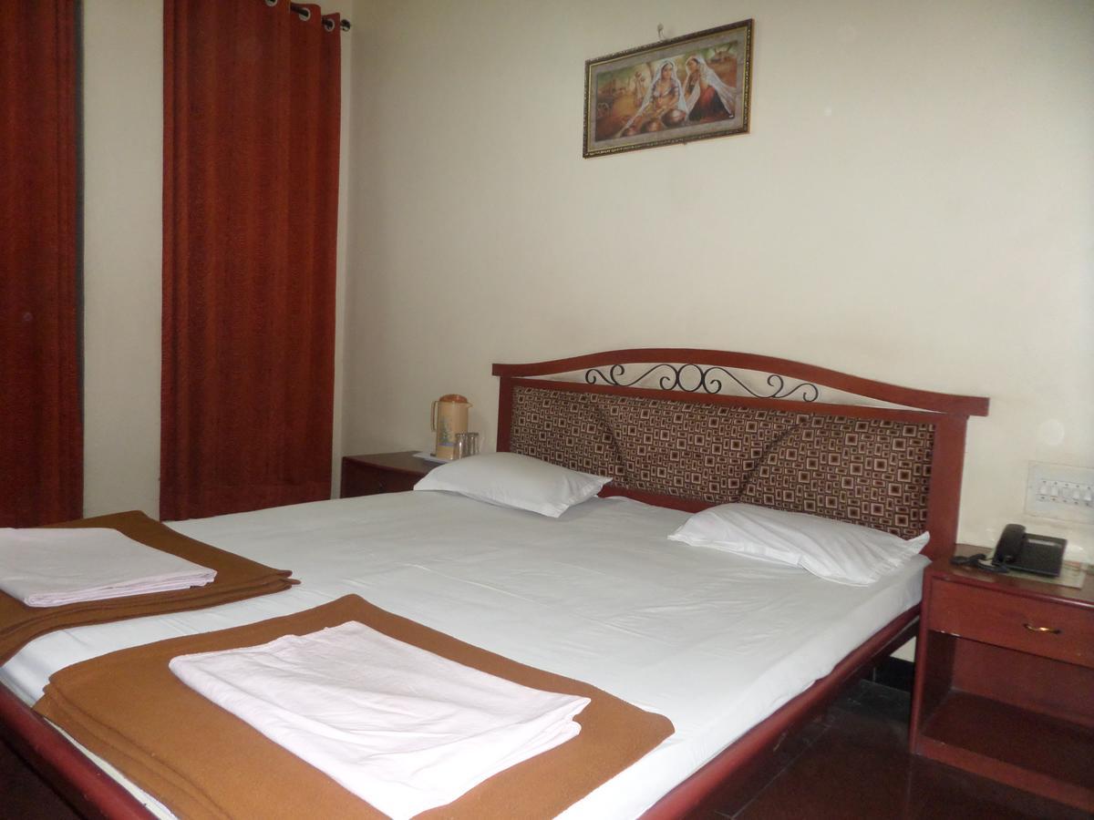 Hotel Ambessador Executive Solapur Exterior photo