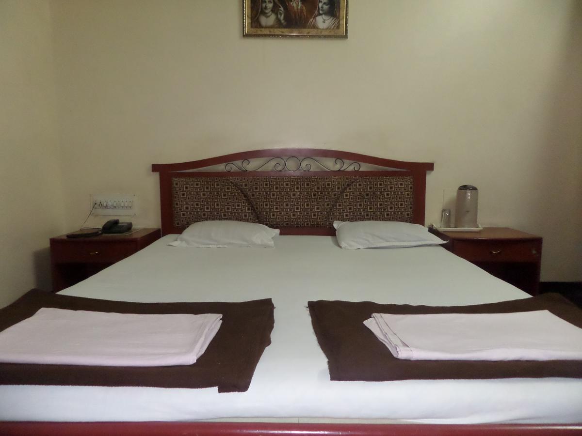 Hotel Ambessador Executive Solapur Exterior photo